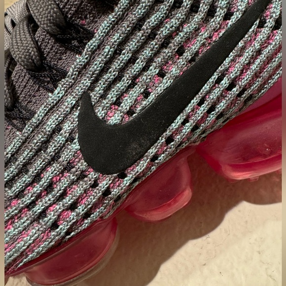 Nike Air VaporMax Flyknit 3 Gunsmoke Fuchsia - Picture 5 of 6